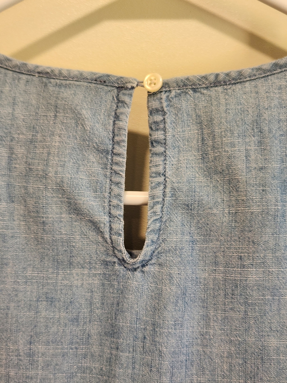 J.Crew Factory Chambray Pintuck Flutter Sleeve Top Light Wash Blue Denim Size S - Picture 6 of 14